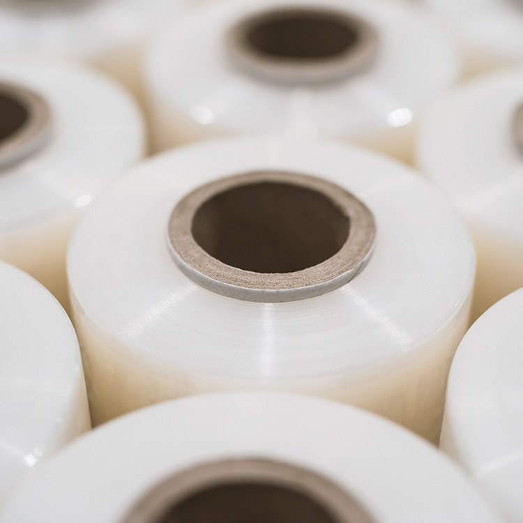 What are the differences between hand-made stretch film and machine-made stretch film?